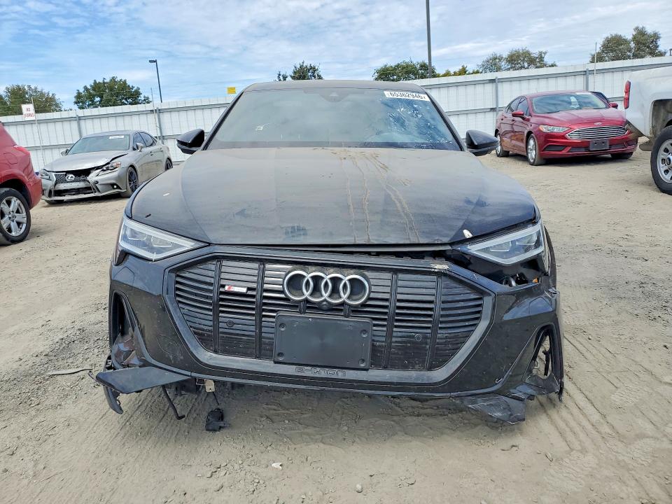 65362946 :رقم المزاد ، WA12AAGE2NB037229 vin ، 2022 Audi E-tron مزاد بيع