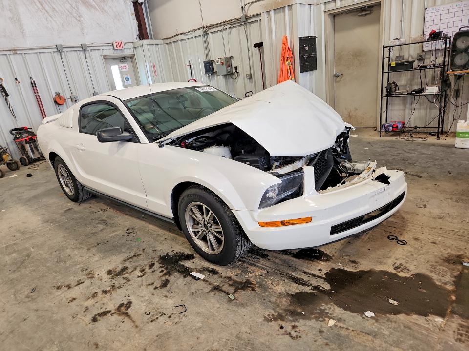 2005 Ford Mustang მანქანა იყიდება აუქციონზე, vin: 1ZVFT80N155175764, აუქციონის ნომერი: 64037346