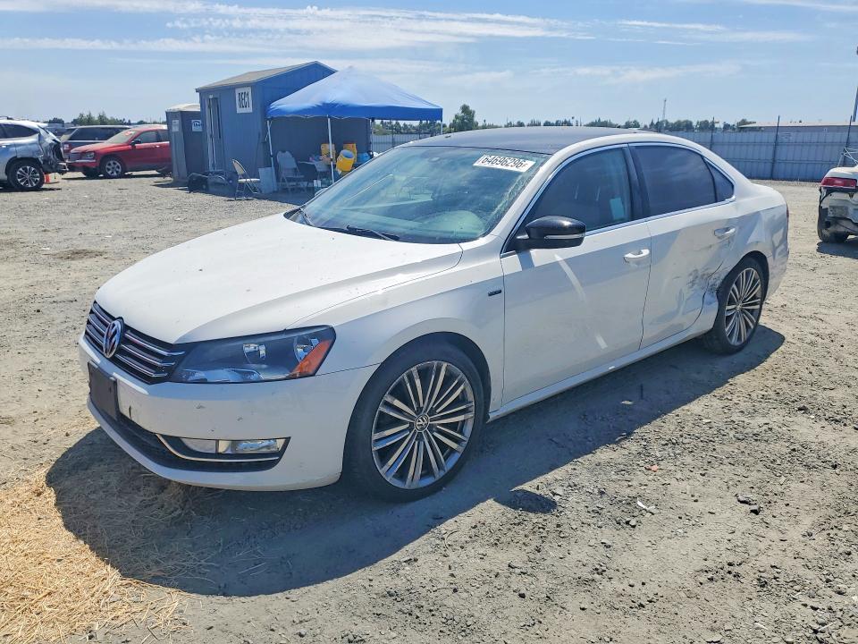 64696296 :رقم المزاد ، 1VWBT7A36FC054344 vin ، 2015 Volkswagen Passat مزاد بيع