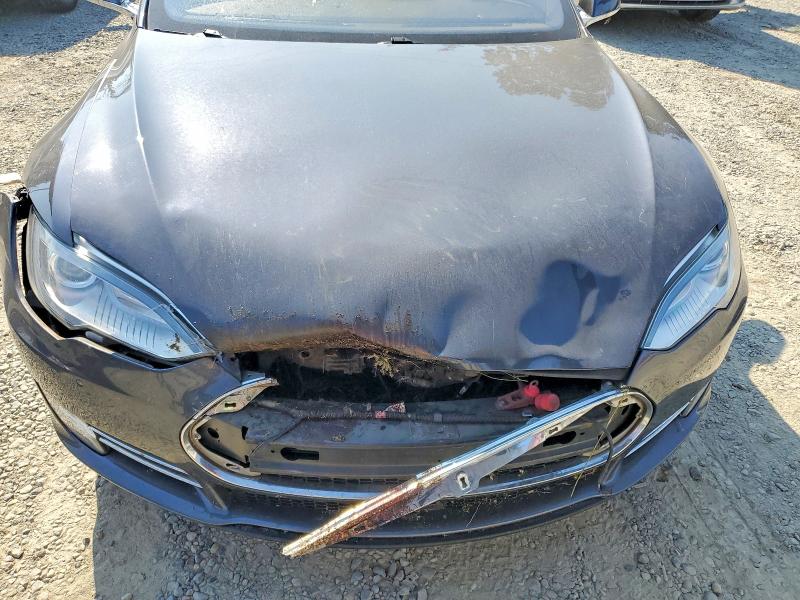 65498696 :رقم المزاد ، 5YJSA4H44FF081289 vin ، 2015 Tesla Model S مزاد بيع