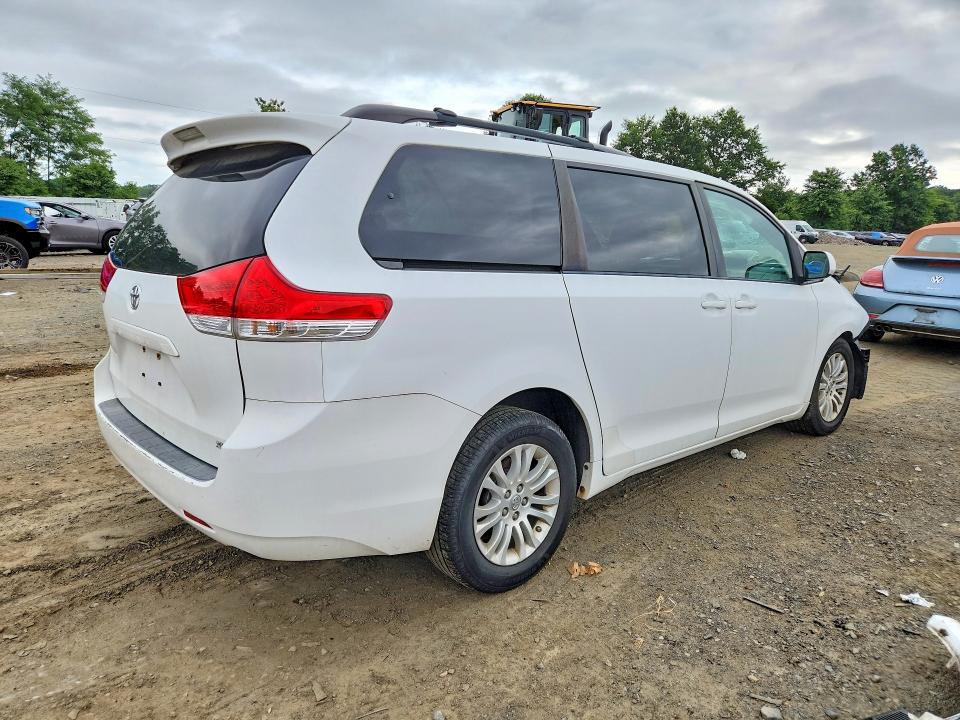 Продаж на аукціоні авто 2011 Toyota Sienna, vin: 5TDYK3DC7BS172030, номер лоту: 59881806