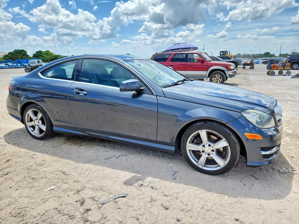 66258136 :رقم المزاد ، WDDGJ4HBXDF989457 vin ، 2013 Mercedes-benz C مزاد بيع
