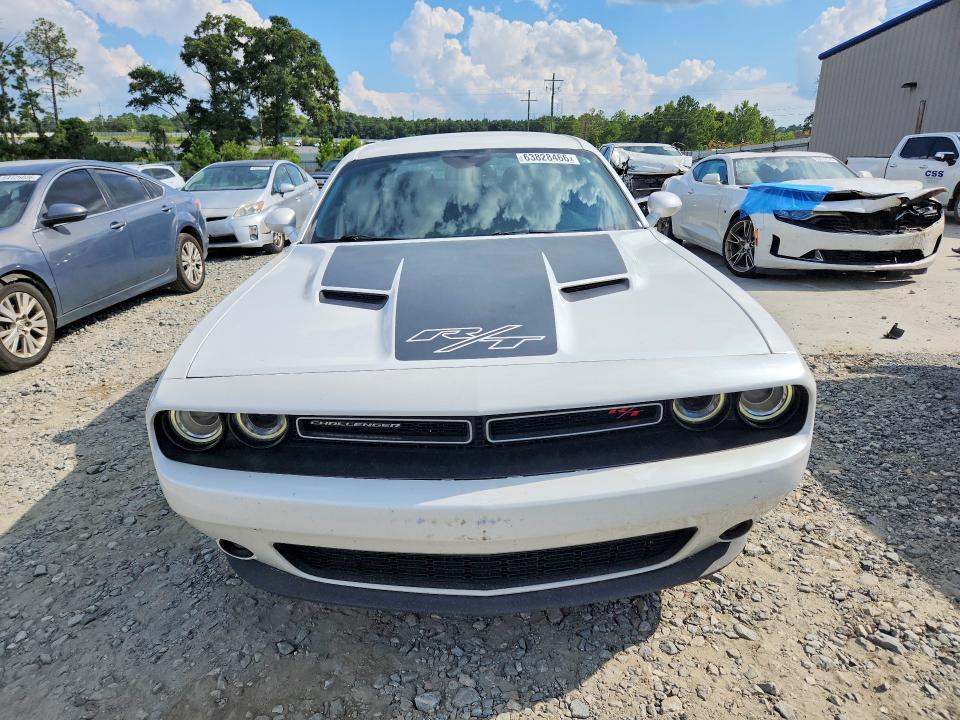 63828466 :رقم المزاد ، 2C3CDZAT3FH702305 vin ، 2015 Dodge Challenger مزاد بيع