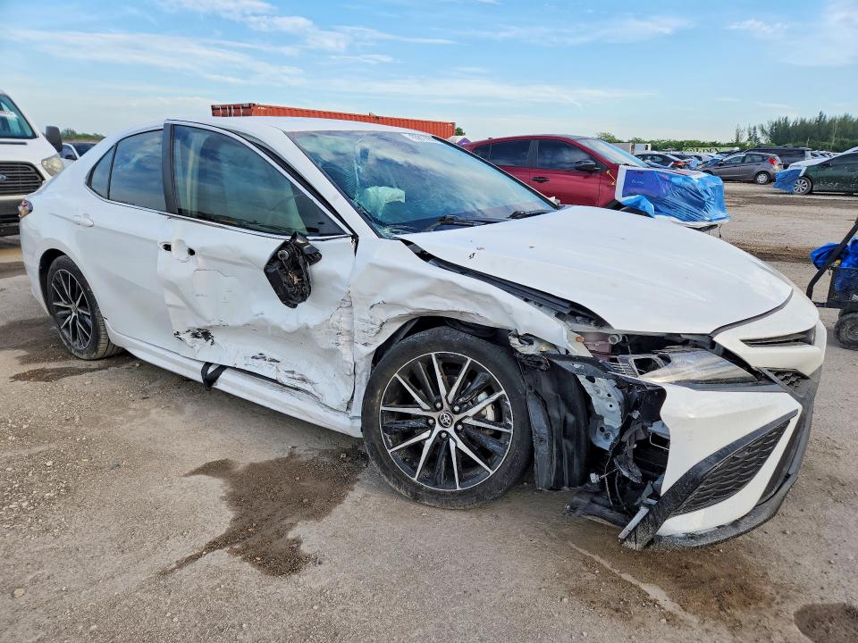 2024 Toyota Camry მანქანა იყიდება აუქციონზე, vin: 4T1G11AK2RU877818, აუქციონის ნომერი: 65818996