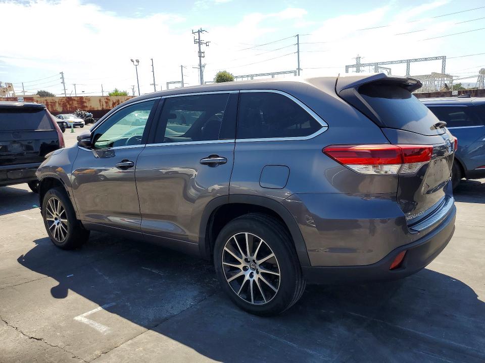 66143416 :رقم المزاد ، 5TDZARFHXJS039859 vin ، 2018 Toyota Highlander مزاد بيع