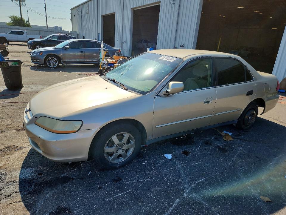 65200836 :رقم المزاد ، 1HGCG5675YA050099 vin ، 2000 Honda Accord مزاد بيع