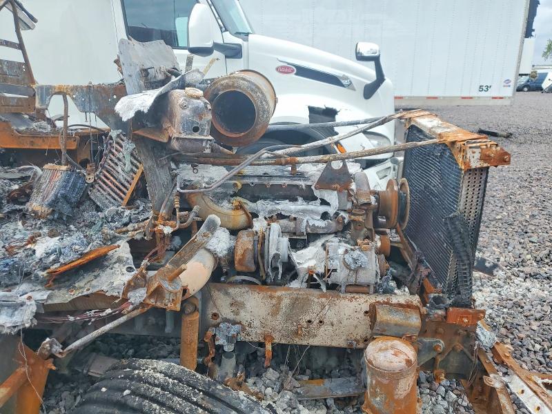 64246976 :رقم المزاد ، 2FUY3MCB6TA813746 vin ، 1996 Freightliner Fld112 مزاد بيع