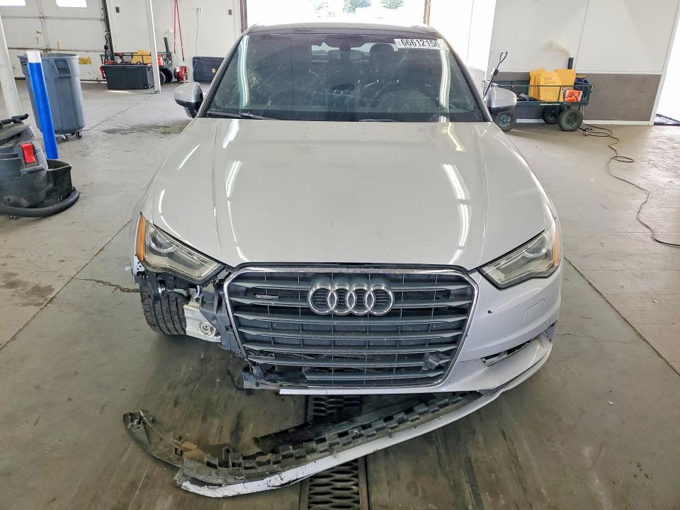 66612156 :رقم المزاد ، WAUBFGFF6F1048534 vin ، 2015 Audi A3 مزاد بيع