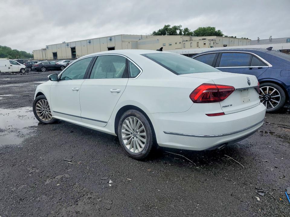 63406186 :رقم المزاد ، 1VWBT7A37HC037166 vin ، 2017 Volkswagen Passat مزاد بيع