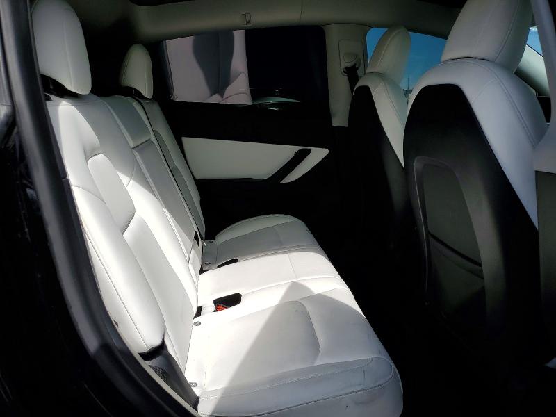 61979016 :رقم المزاد ، 7SAYGDEF9NF393673 vin ، 2022 Tesla Model Y مزاد بيع