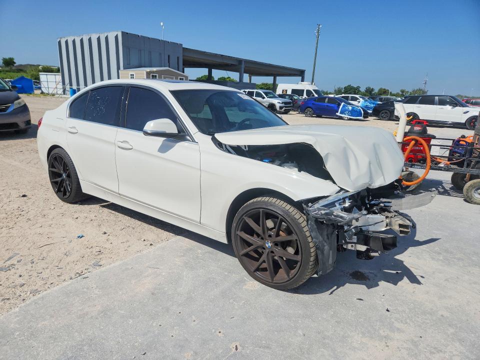 64761386 :رقم المزاد ، WBA8B9G5XJNU97966 vin ، 2018 Bmw 330 مزاد بيع