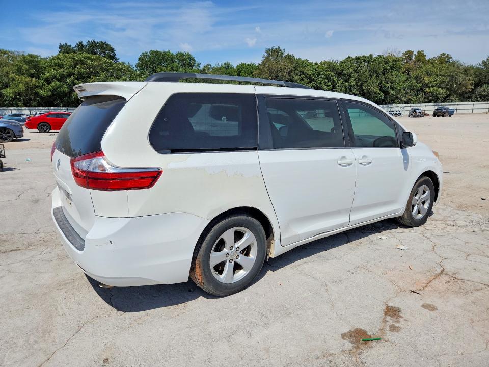 65304496 :رقم المزاد ، 5TDKK3DC1FS582818 vin ، 2015 Toyota Sienna مزاد بيع