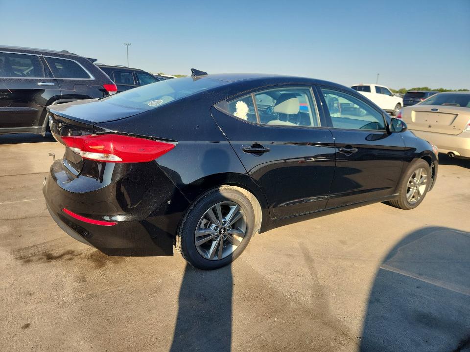 67033836 :رقم المزاد ، 5NPD84LF1JH338254 vin ، 2018 Hyundai Elantra مزاد بيع