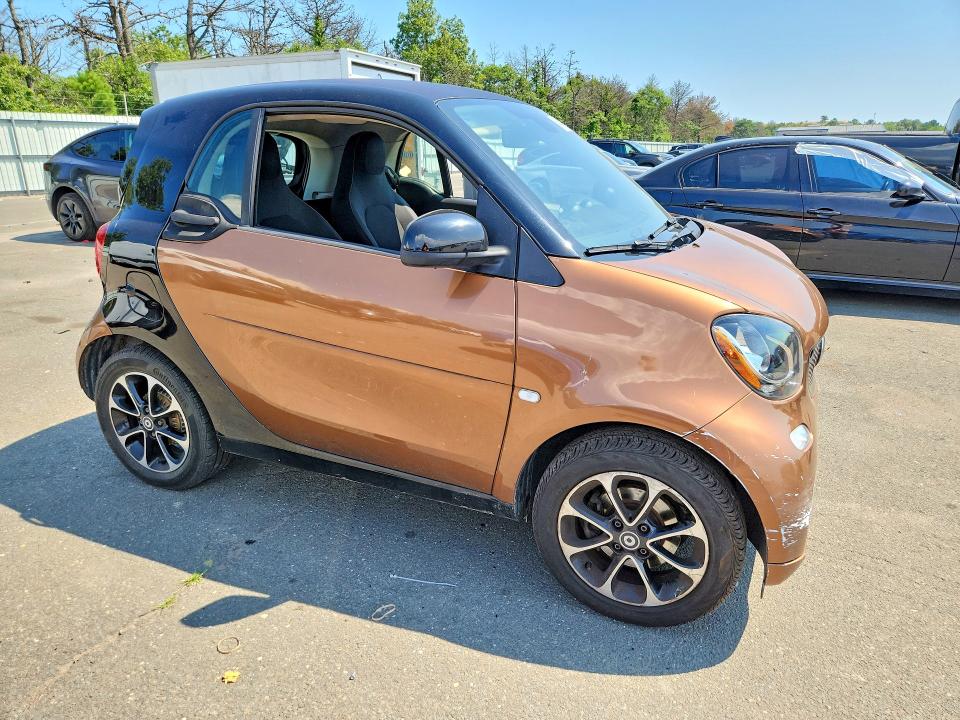 64311476 :رقم المزاد ، WMEFJ5DA5GK069399 vin ، 2016 Smart Fortwo مزاد بيع