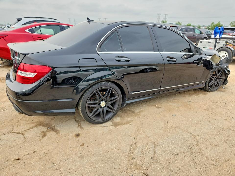 Продаж на аукціоні авто 2013 Mercedes-benz C, vin: WDDGF8AB8DG070733, номер лоту: 64588076