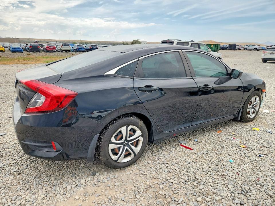 64692556 :رقم المزاد ، 19XFC2F51JE029953 vin ، 2018 Honda Civic مزاد بيع
