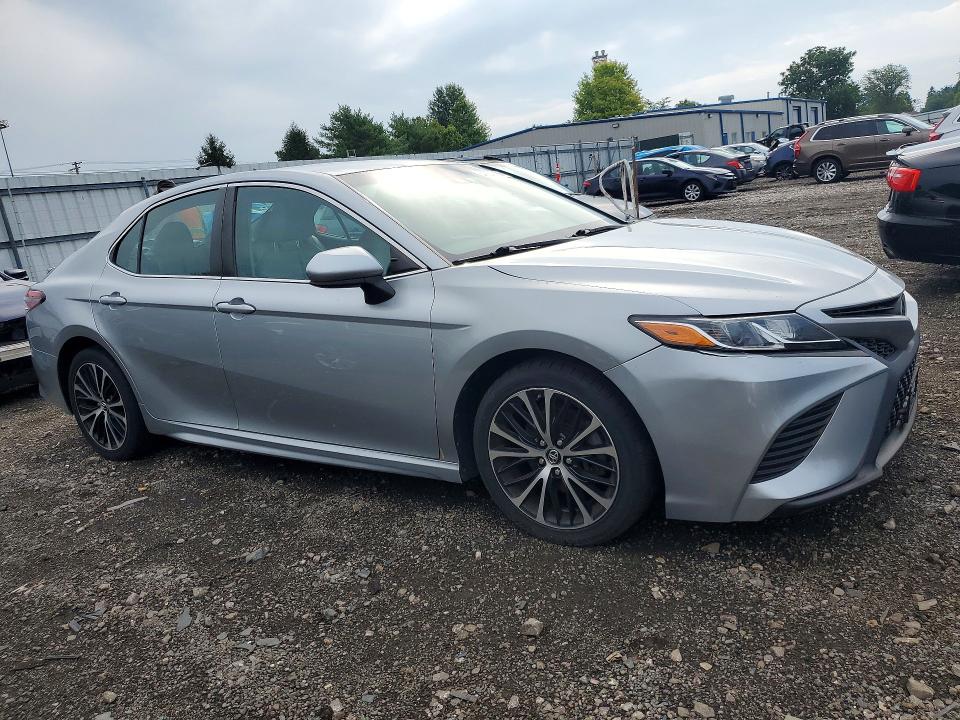 Продажа на аукционе авто 2018 Toyota Camry, vin: 4T1B11HK3JU132371, номер лота: 64251306