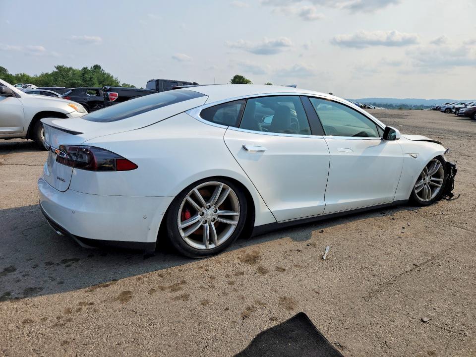 2015 Tesla Model S მანქანა იყიდება აუქციონზე, vin: 5YJSA1H49FF098040, აუქციონის ნომერი: 62629746