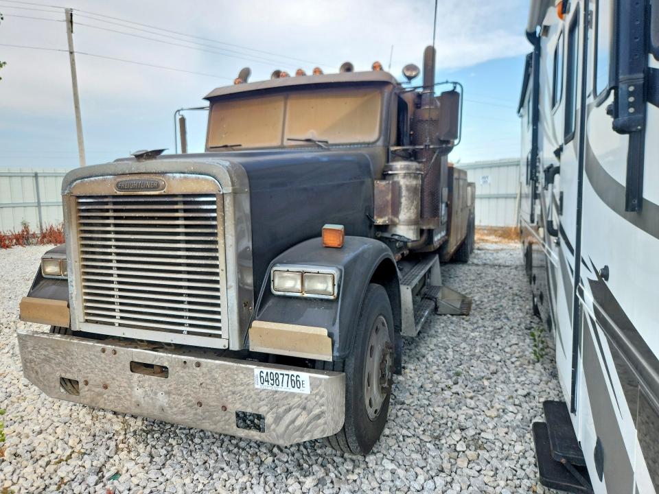 64987766 :رقم المزاد ، 1FV8F0Y92VH833851 vin ، 1997 Freightliner Fld120 مزاد بيع