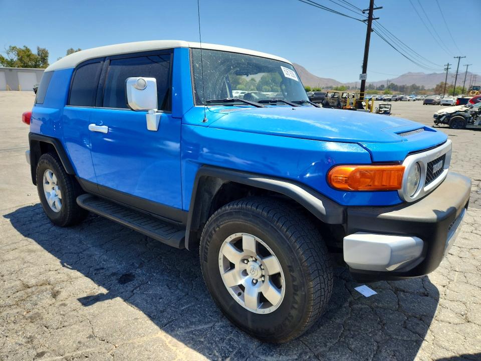 63679286 :رقم المزاد ، JTEZU11F470015420 vin ، 2007 Toyota Fj Cruiser مزاد بيع