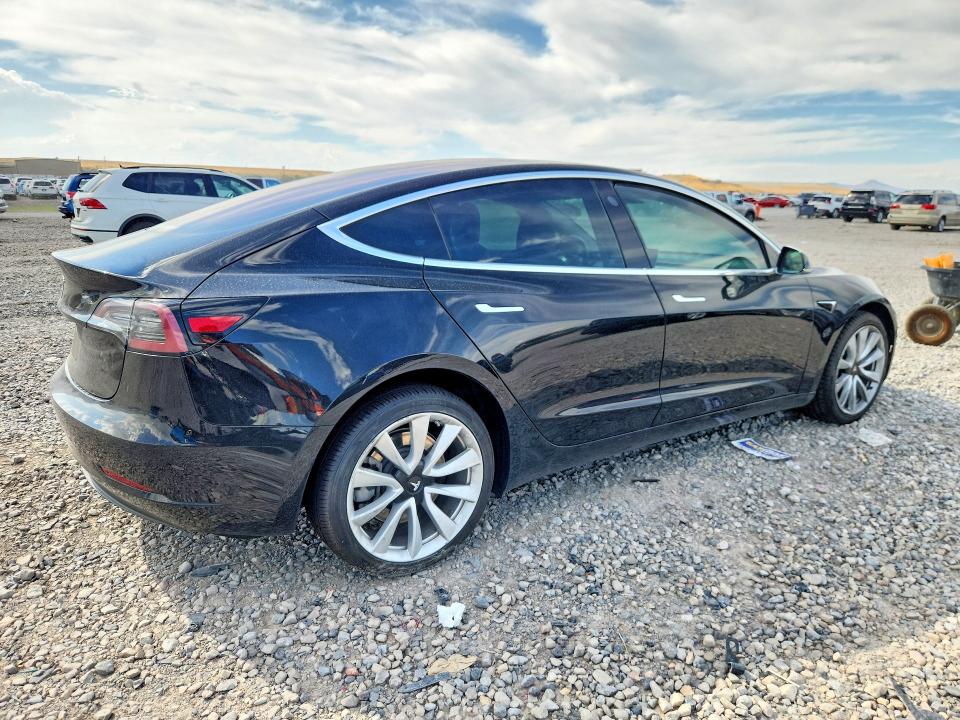 66257846 :رقم المزاد ، 5YJ3E1EA1JF176435 vin ، 2018 Tesla Model 3 مزاد بيع