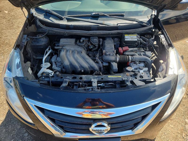 64773526 :رقم المزاد ، 3N1CN7AP1JL884301 vin ، 2018 Nissan Versa مزاد بيع