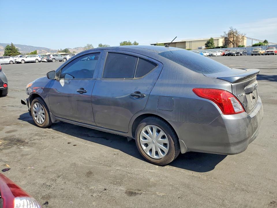 64231666 :رقم المزاد ، 3N1CN7AP3HL828905 vin ، 2017 Nissan Versa مزاد بيع
