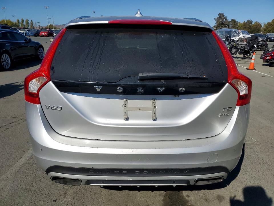 Продаж на аукціоні авто 2016 Volvo V60 Cross Country, vin: YV4612HK5G1017449, номер лоту: 64684056