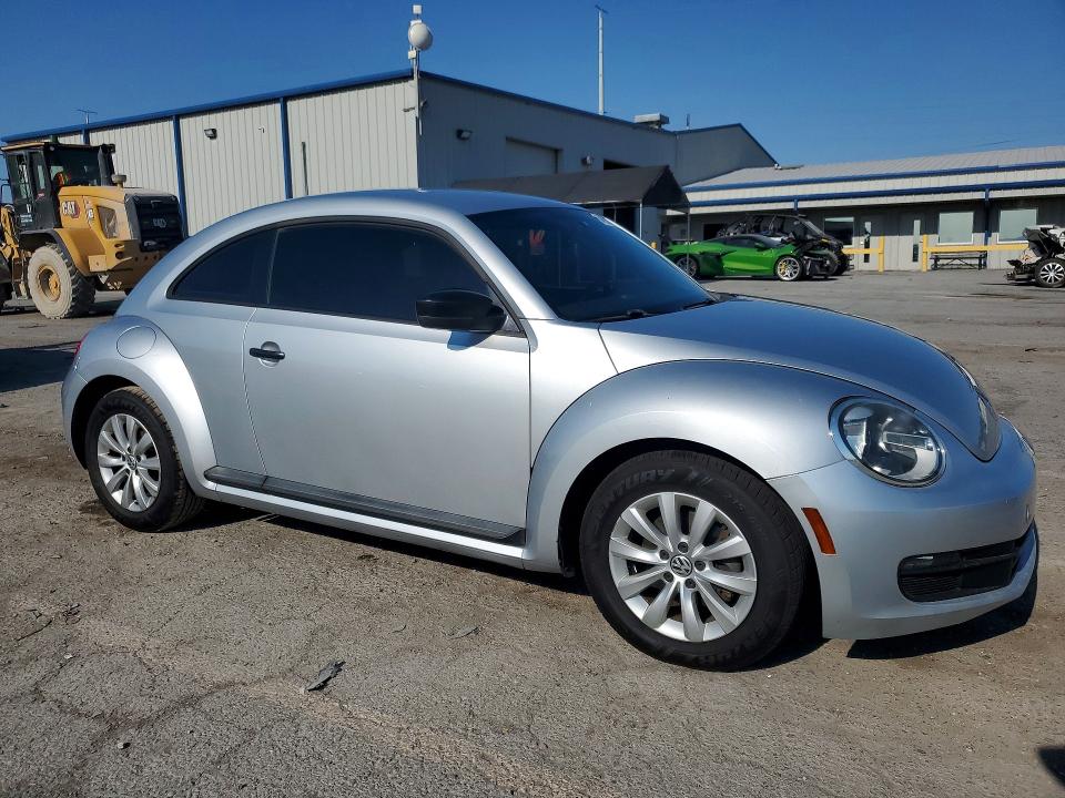 64239026 :رقم المزاد ، 3VWF17AT6EM642555 vin ، 2014 Volkswagen Beetle مزاد بيع