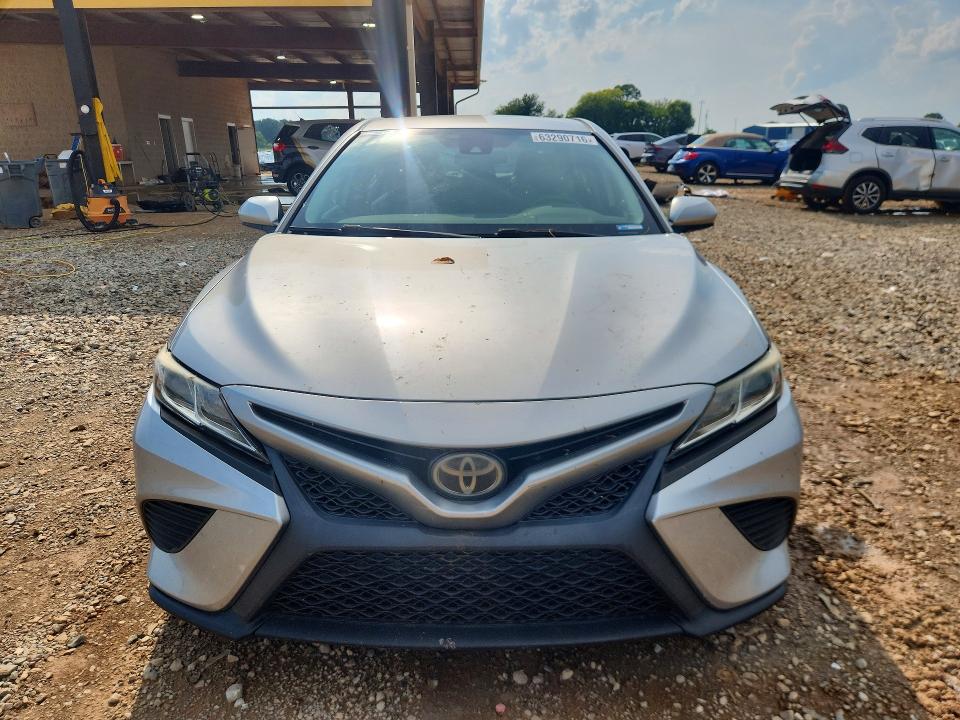 63290716 :رقم المزاد ، 4T1G11AK2LU892990 vin ، 2020 Toyota Camry مزاد بيع