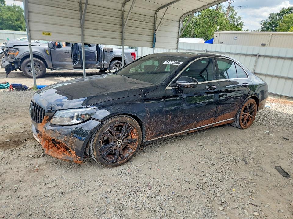 64135986 :رقم المزاد ، 55SWF4JB8JU241094 vin ، 2018 Mercedes-benz C مزاد بيع
