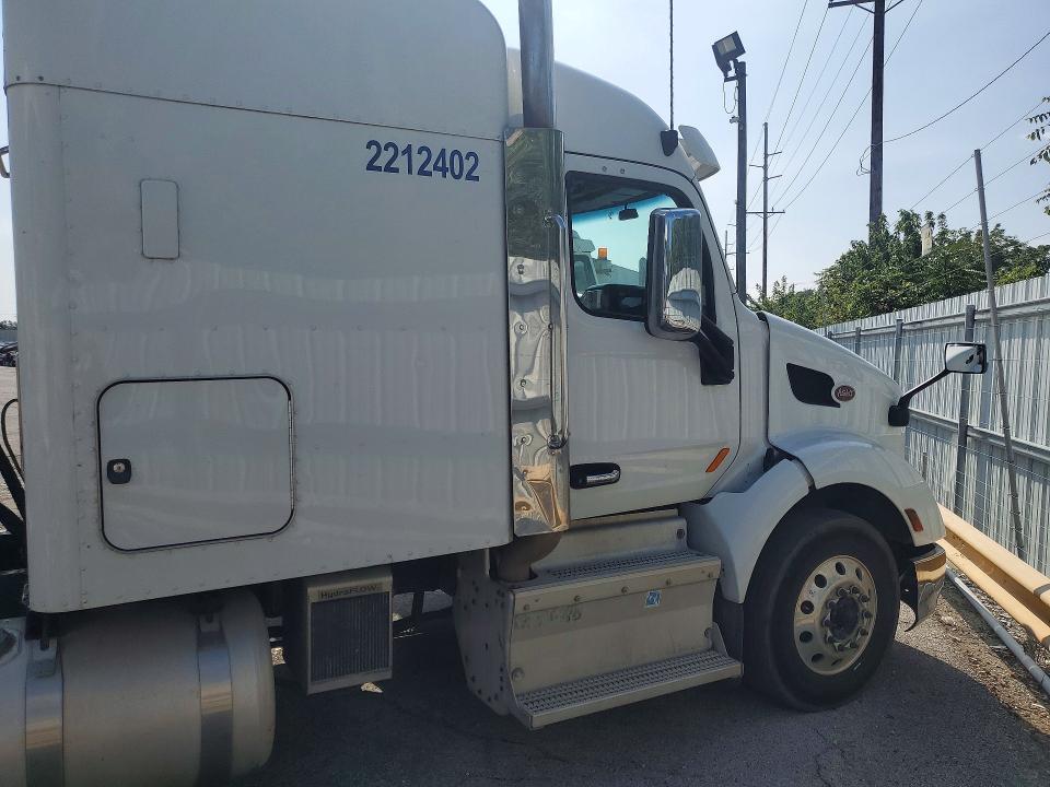 63658916 :رقم المزاد ، 1XPBDP9XXHD359736 vin ، 2017 Peterbilt 579 مزاد بيع