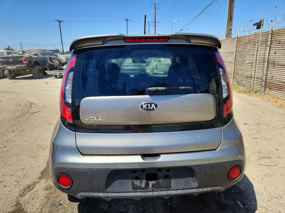 63418956 :رقم المزاد ، KNDJN2A22J7602439 vin ، 2018 Kia Soul مزاد بيع