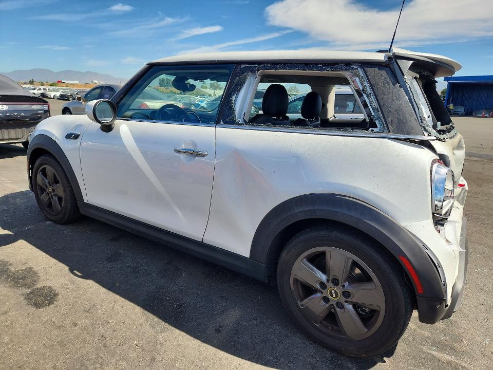 Продажа на аукционе авто 2024 Mini Cooper, vin: WMW13DJ09R2V08824, номер лота: 65401436