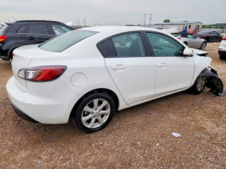 64569896 :رقم المزاد ، JM1BL1VG4B1445852 vin ، 2011 Mazda 3 مزاد بيع