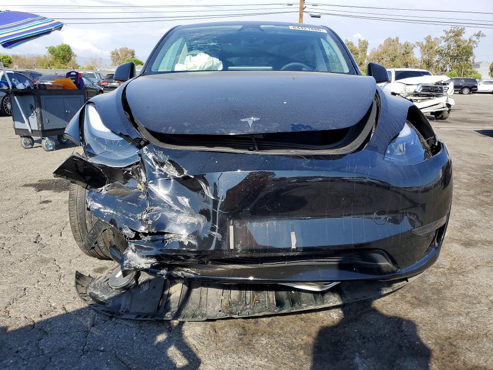 64421486 :رقم المزاد ، 7SAYGDED3SF318655 vin ، 2025 Tesla Model Y مزاد بيع