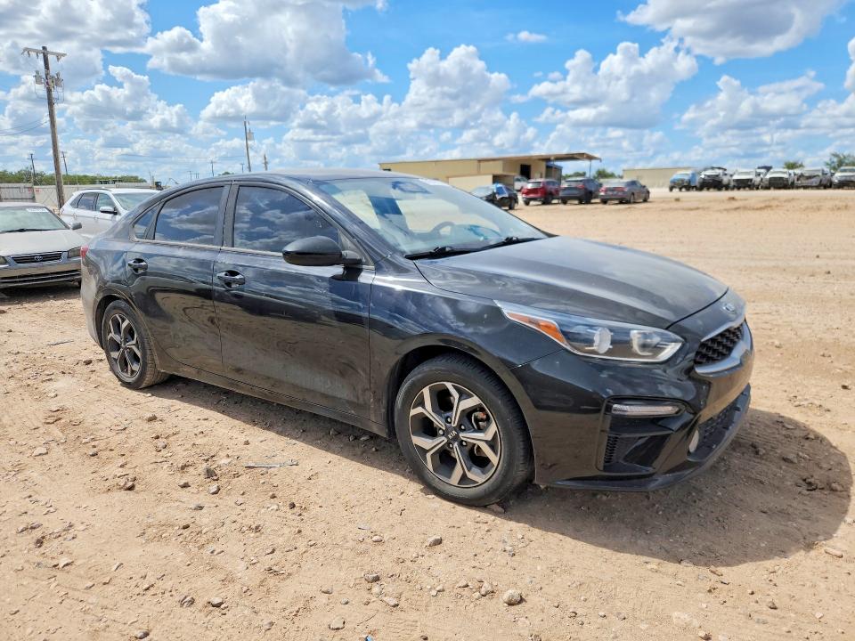 2020 Kia Forte მანქანა იყიდება აუქციონზე, vin: 3KPF24AD1LE141023, აუქციონის ნომერი: 64649556