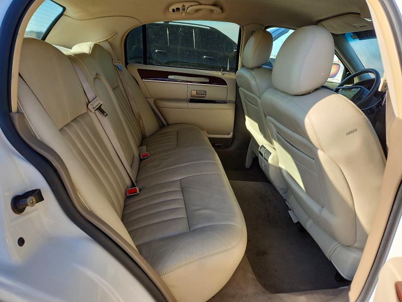 65415296 :رقم المزاد ، 1LNHM81W34Y668953 vin ، 2004 Lincoln Town Car مزاد بيع