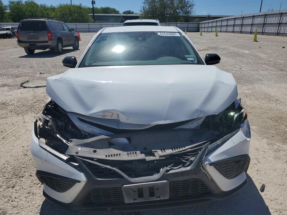 65544806 :رقم المزاد ، 4T1G11AK4MU425250 vin ، 2021 Toyota Camry مزاد بيع