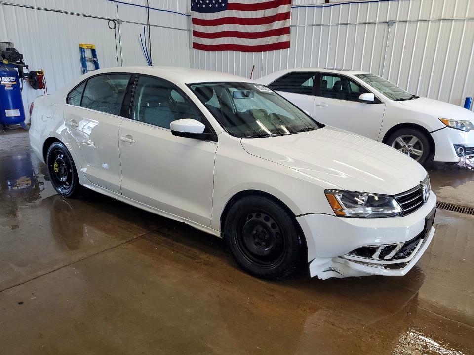 66904246 :رقم المزاد ، 3VW167AJ5HM241352 vin ، 2017 Volkswagen Jetta مزاد بيع