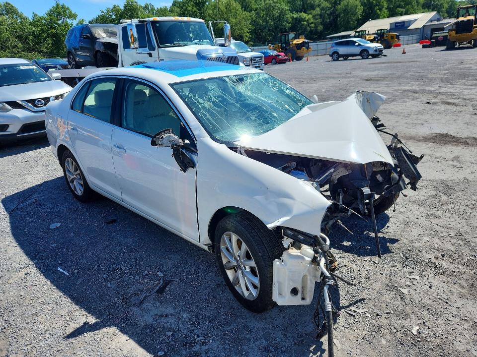 63090196 :رقم المزاد ، 3VWRZ7AJ0AM033654 vin ، 2010 Volkswagen Jetta مزاد بيع