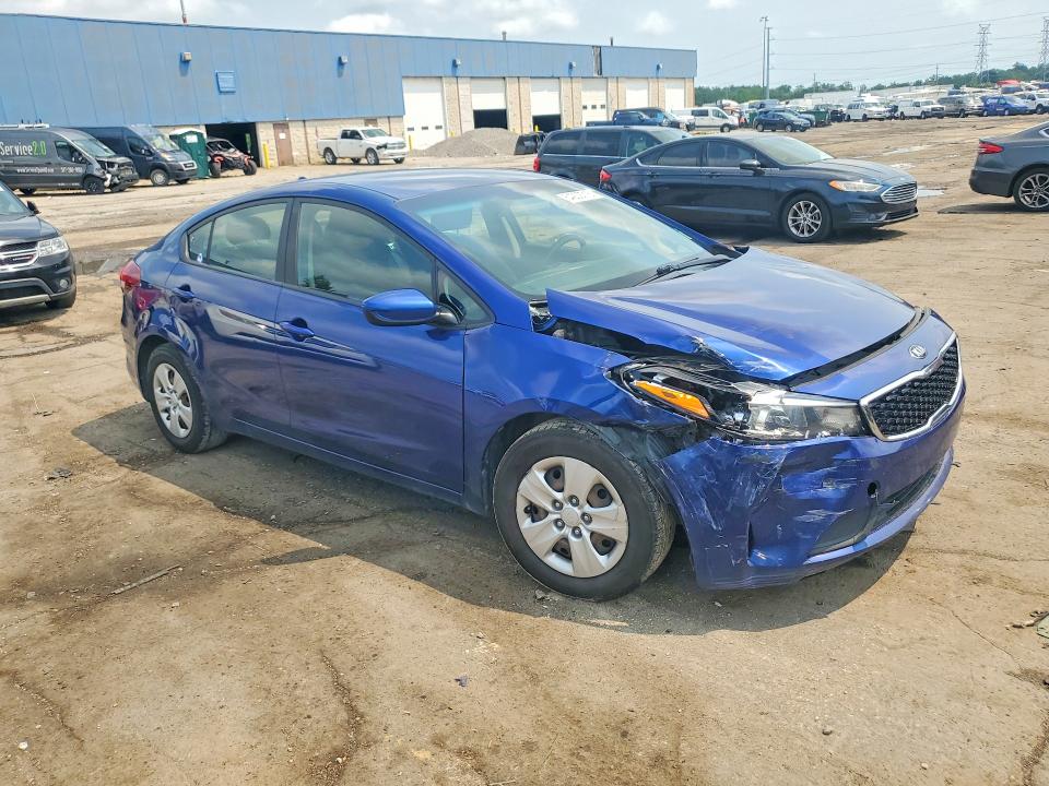 2017 Kia Forte მანქანა იყიდება აუქციონზე, vin: 3KPFK4A77HE141609, აუქციონის ნომერი: 64202716