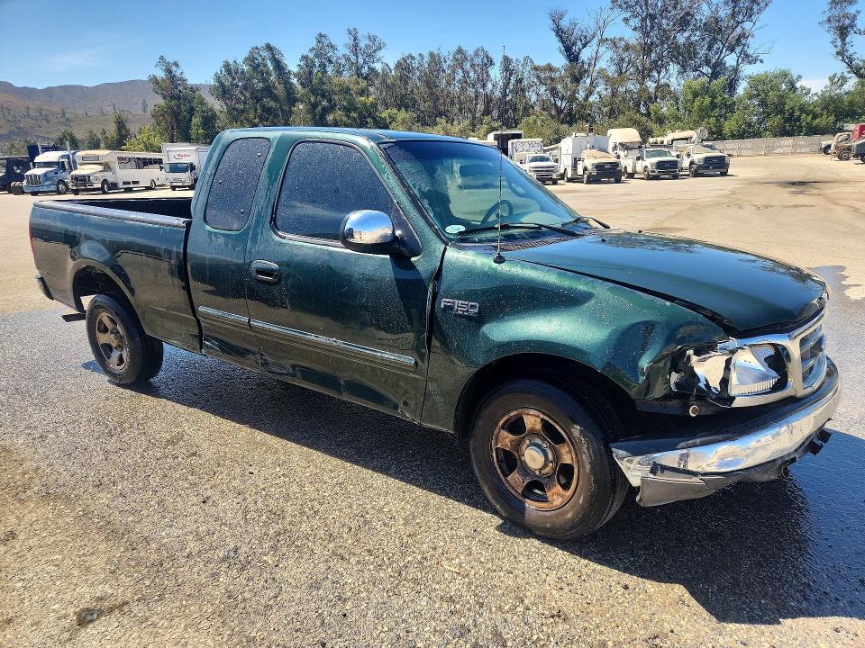 62610196 :رقم المزاد ، 1FTRX172X2NA11528 vin ، 2002 Ford F150 مزاد بيع