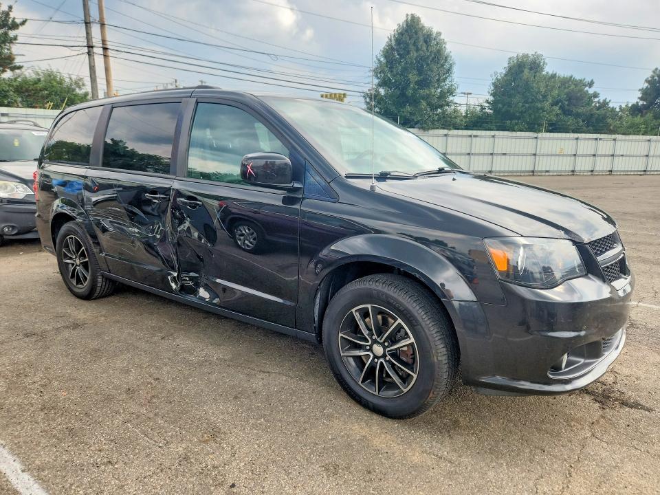 64042776 :رقم المزاد ، 2C4RDGEG3JR200520 vin ، 2018 Dodge Grand Caravan مزاد بيع