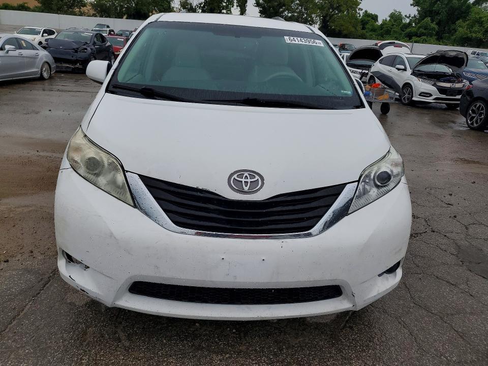 Продажа на аукционе авто 2013 Toyota Sienna, vin: 5TDKK3DC7DS283296, номер лота: 64143956