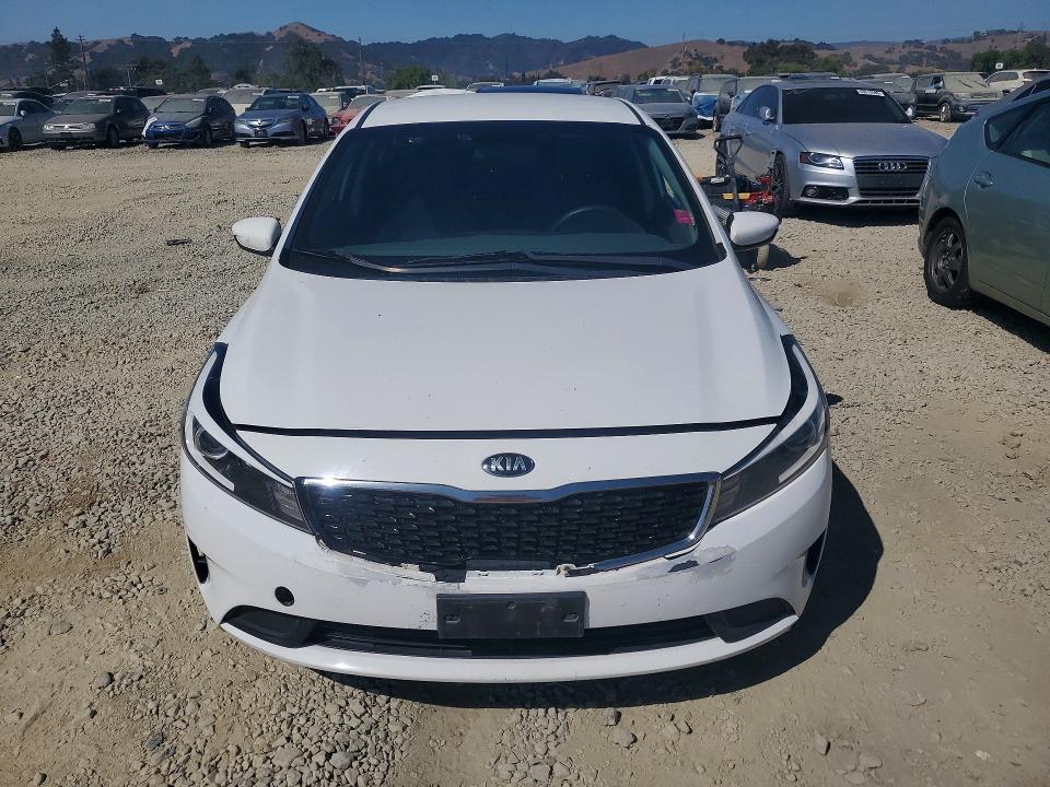 63903126 :رقم المزاد ، 3KPFK4A79JE240177 vin ، 2018 Kia Forte مزاد بيع