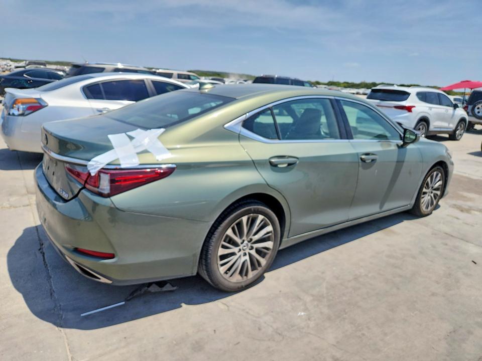 64315246 :رقم المزاد ، 58ABZ1B11KU001796 vin ، 2019 Lexus Es مزاد بيع