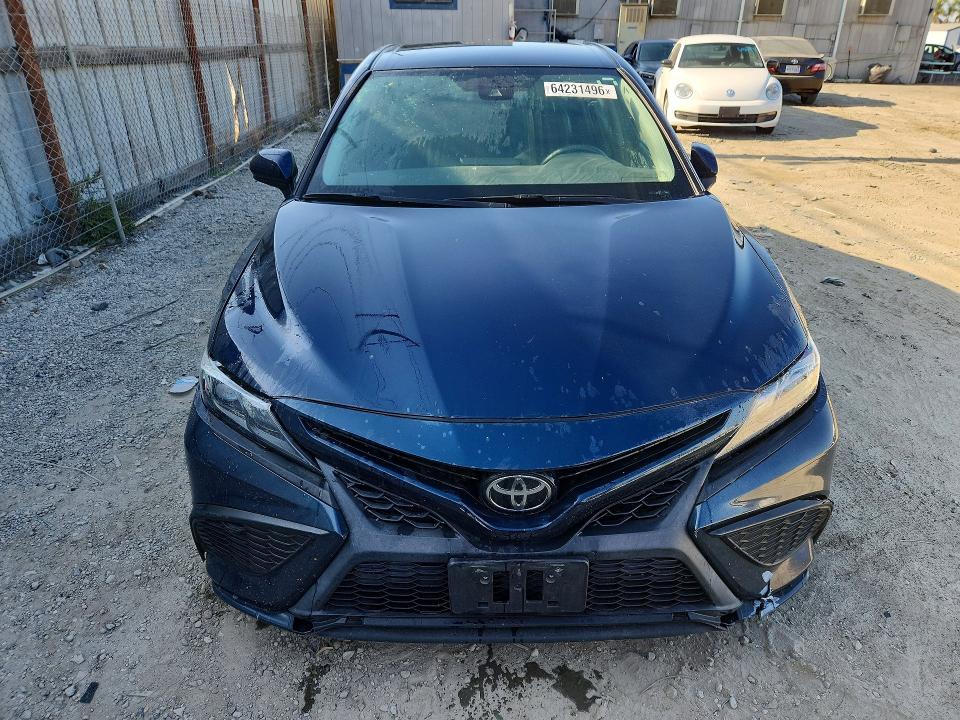 2021 Toyota Camry მანქანა იყიდება აუქციონზე, vin: 4T1G11AK7MU602180, აუქციონის ნომერი: 64231496