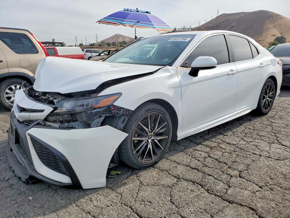 2021 Toyota Camry მანქანა იყიდება აუქციონზე, vin: 4T1G11AK1MU585862, აუქციონის ნომერი: 65037386