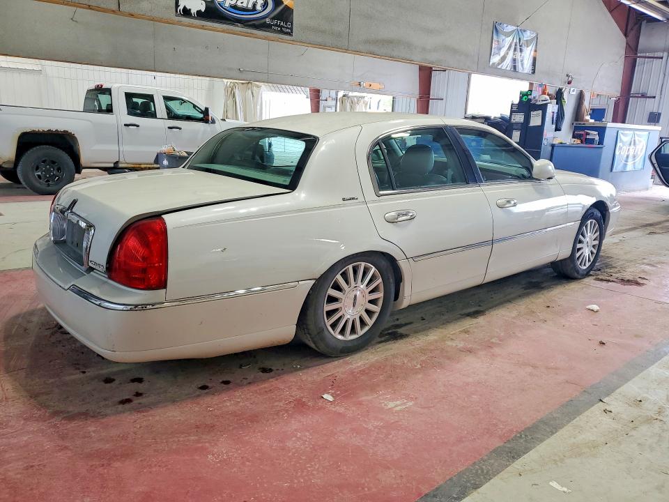 Продажа на аукционе авто 2003 Lincoln Town Car, vin: 1LNHM81W23Y670143, номер лота: 65745076